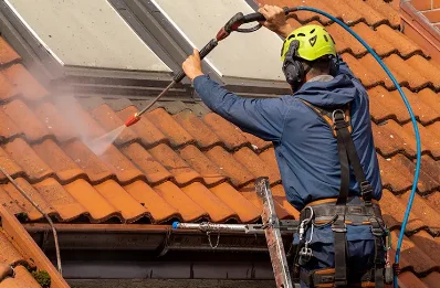 Démoussage et hydrofuge de toiture à Corre